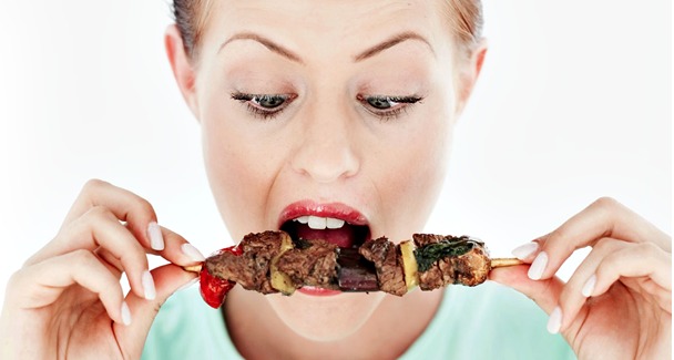 Dame avec brochette