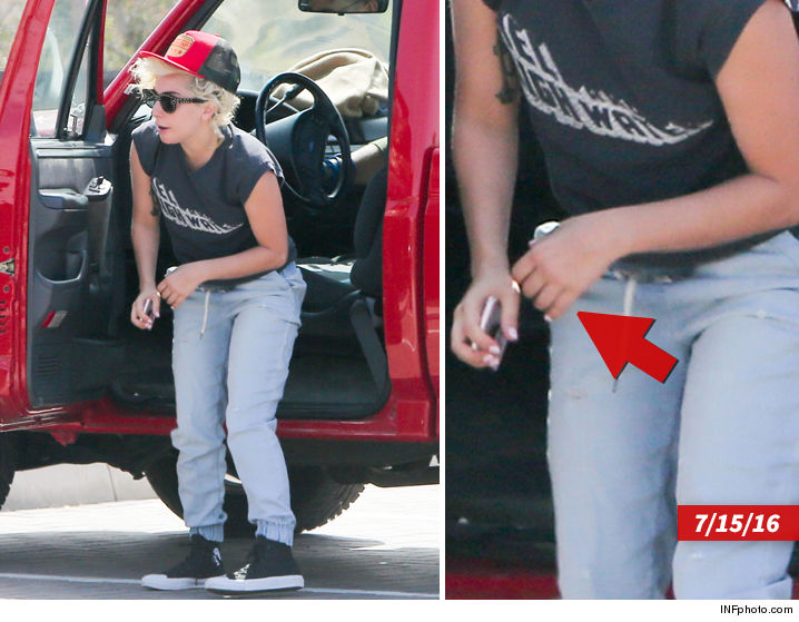 0719-lady-gaga-no-ring-inf-4