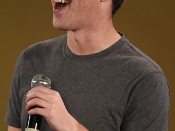 rs_634x1024-151029102232-634-Mark-Zuckerberg-India.ls.102815