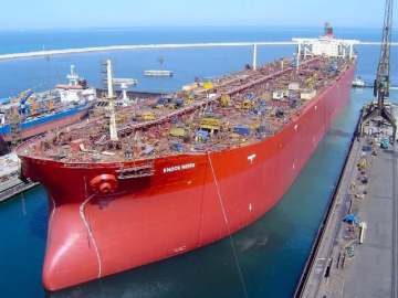 the-largest-ship-ever-built-the-seawise-giant-also-known-as-v0-3c7lnh6btz7d1