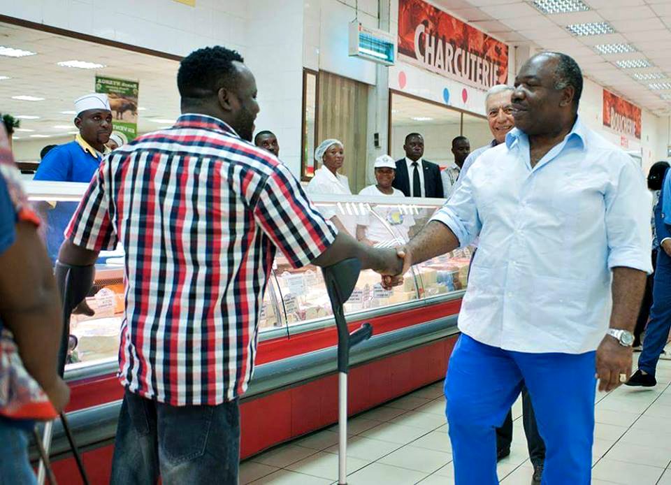 Gabon-President at grocery store