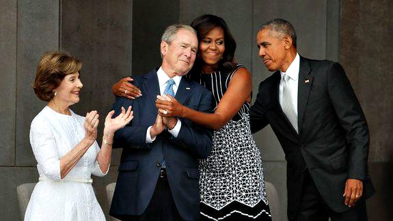 Michelle hugs George Bush