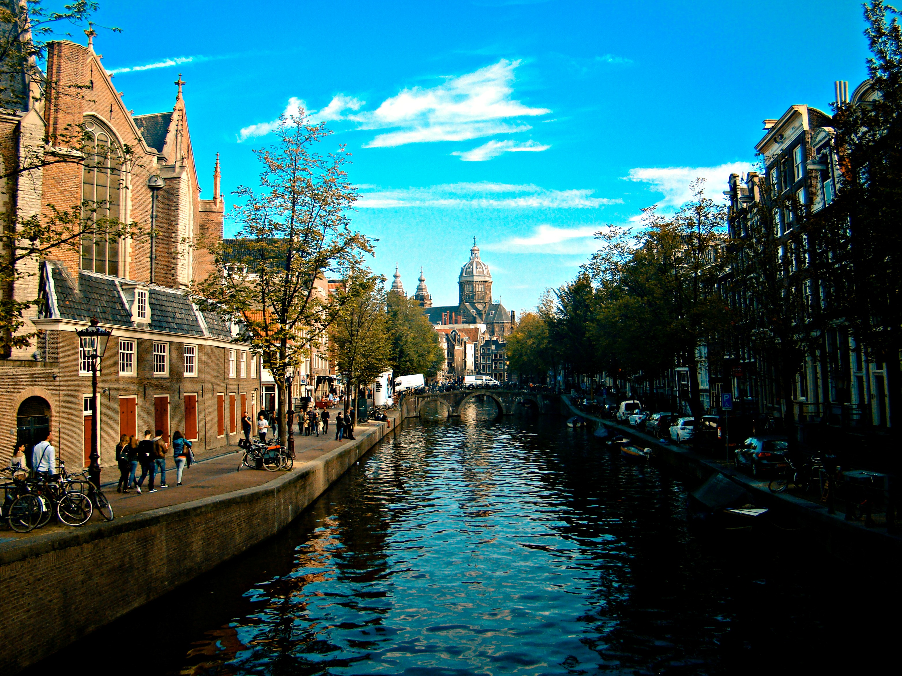 Some Fun Facts about Holland – Canal in Amsterdam dreamstime_xxl_83077695